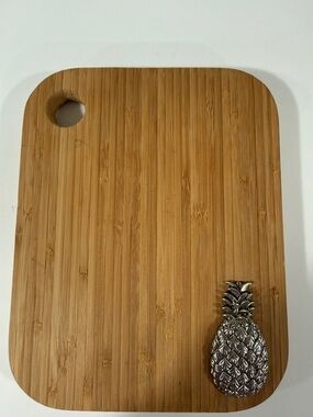 Bamboo Cutting Board with Decorative Silver Pineapple Accent - Natural